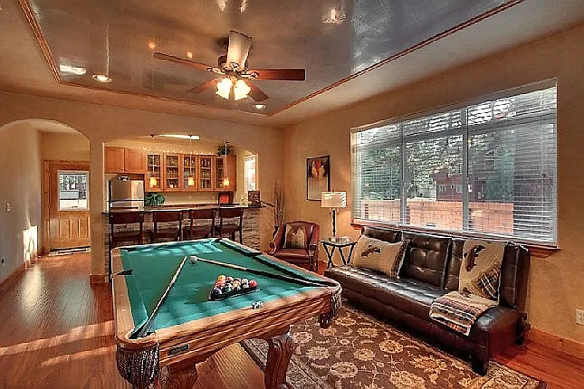 977 Creekwood Dr — Photo 2
