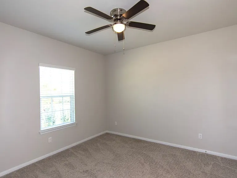 649 Donegal Ln — Photo 15
