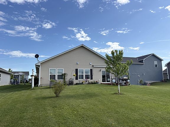 4th image of 501 Valley Dr W