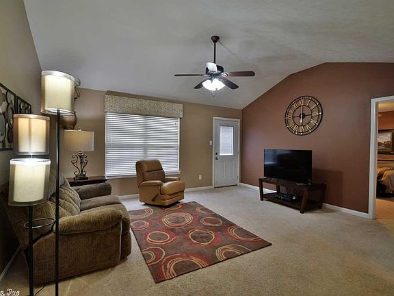 3rd image of 41 Weatherwood Dr