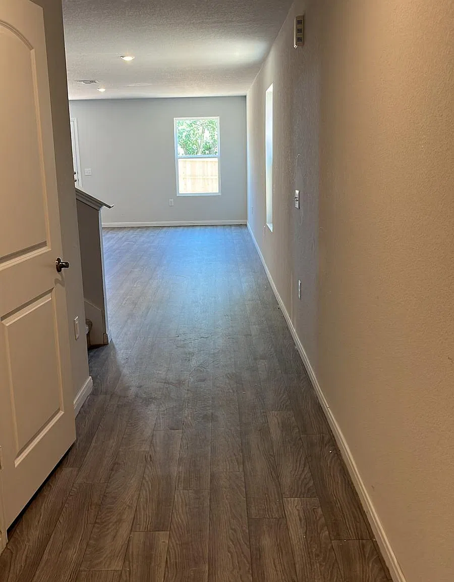 5 bed, 2408 sqft, $2,100 — Photo 1