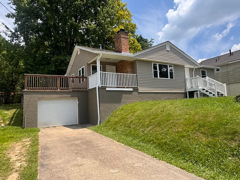 928 Meadow Dr — Photo 3