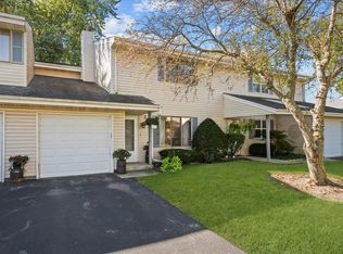 2505 Iris Ln, Crest Hill, IL 60403