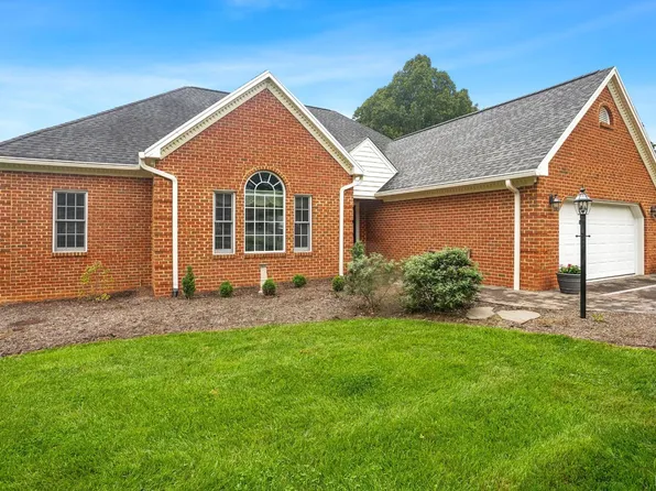 103 Meadowgate Dr, Forest, VA 24551