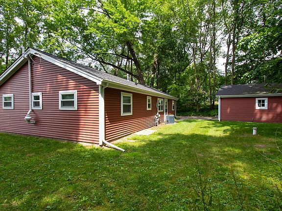 5th image of 11 Brookfield Dr