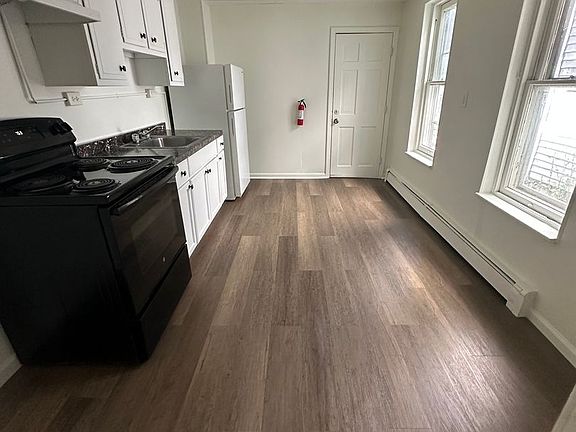 4th image of 398 Valley Rd