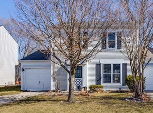 1060 Perry Dr, Algonquin, IL