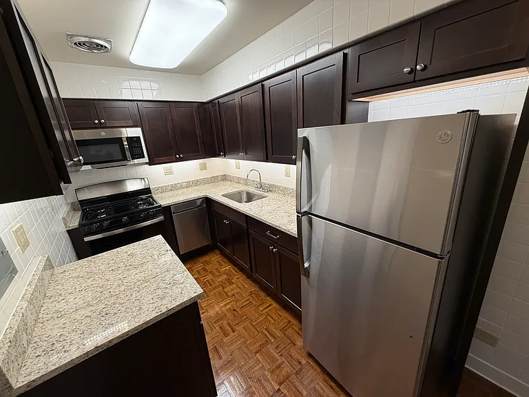 417 W Roscoe St — Photo 13