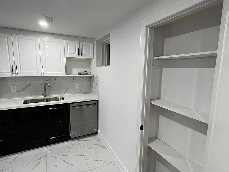 46 Starry Cres #BASEMENT — Photo 10