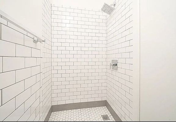4th image of 326 E 74th St APT 1