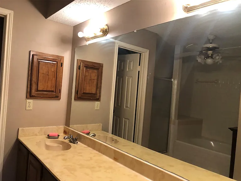 8715 Lawncliff Ln — Photo 10