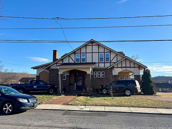 3rd image of 35 Pine St