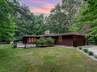 2556 N Sturgeon Rd, Midland, MI 48642