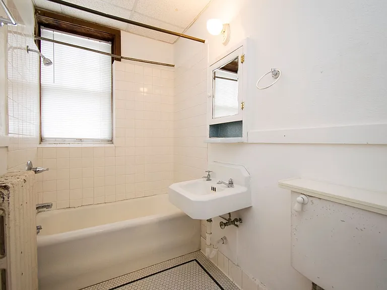 402 S Race St — Photo 34