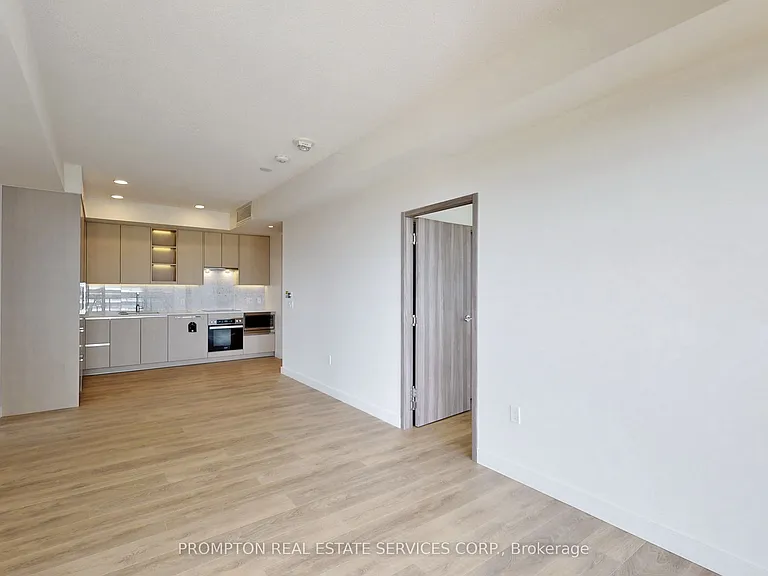 85 McMahon Dr #802 — Photo 3