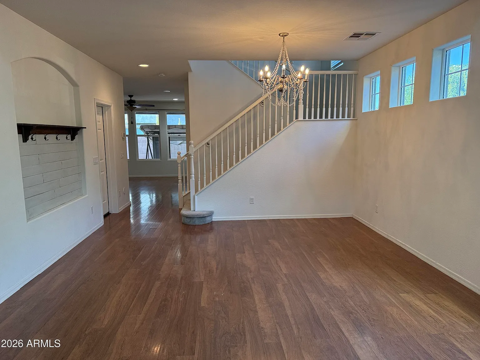 4 bed, 3.0 bath, 2368 sqft, $2,499 — Photo 3