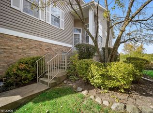 256 Prairie View Ln, Wheeling, IL 60090