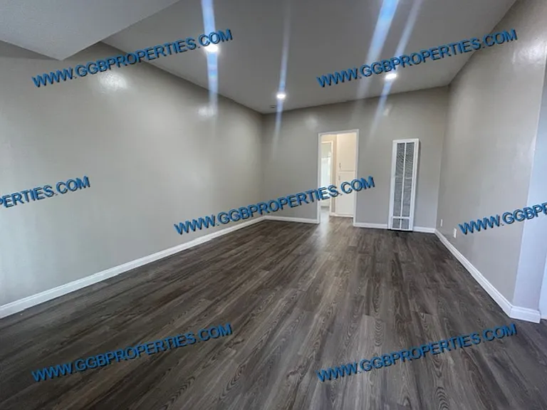 8160-8168 Orangewood Ave — Photo 2