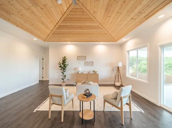 3711 Palekana Pl, Hilo, HI 96720