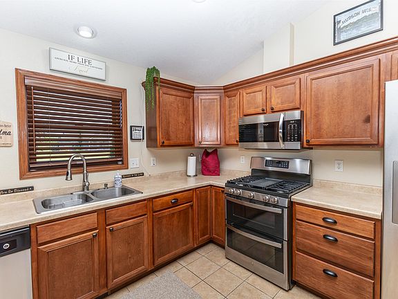 4th image of 1929 Lakes Edge Ln