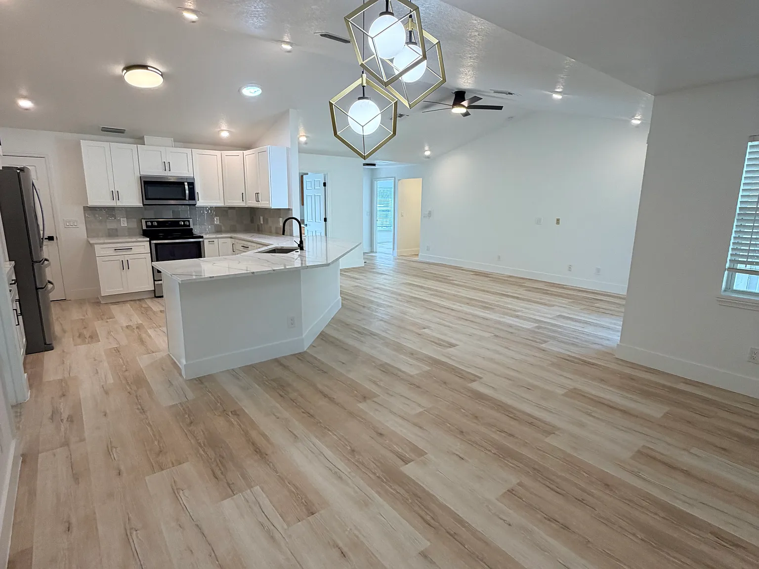 939 Dora Ave — Photo 3