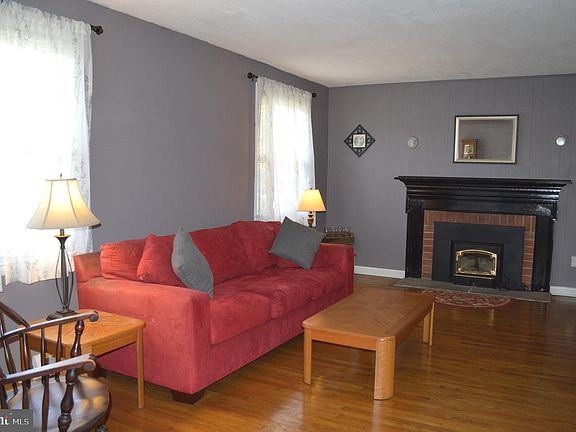 2nd image of 804 Lincoln Dr