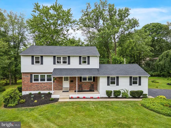 127 Homestead Dr, Doylestown, PA 18901