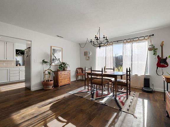 3rd image of 20475 Eureka Dr