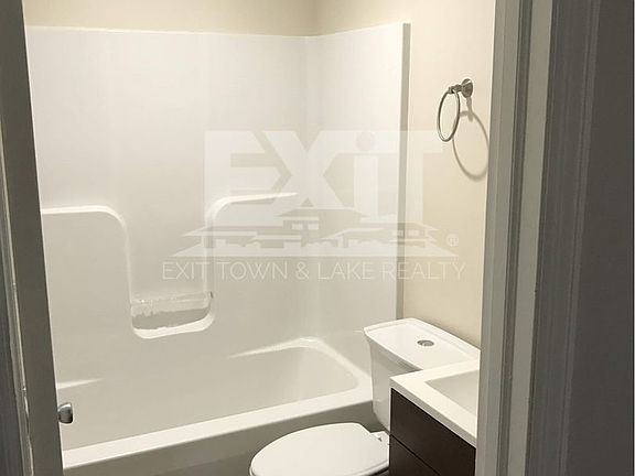 5th image of 321 E Ferrell St
