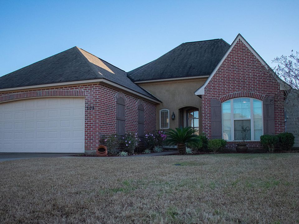 1st image of 208 Tall Oaks Ln