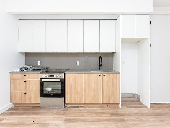 4th image of 303 Wythe Ave #200