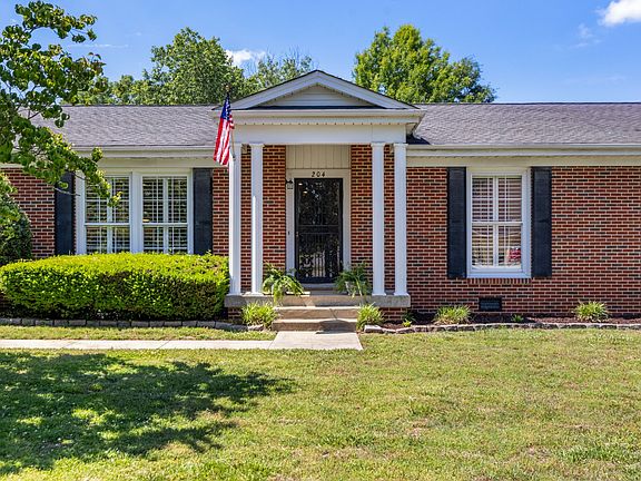2nd image of 204 Woods Cir