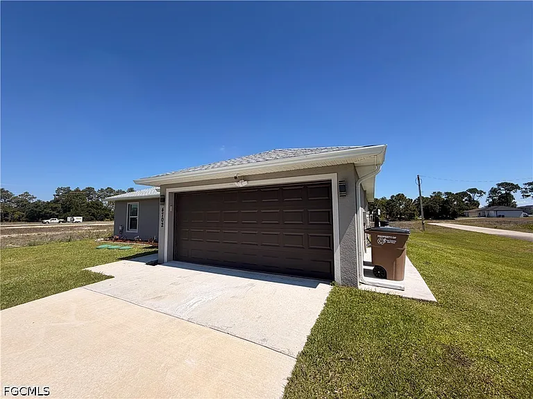 4702 Loraine Ave S — Photo 2