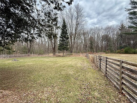 3rd image of 1841 Mulholland Rd