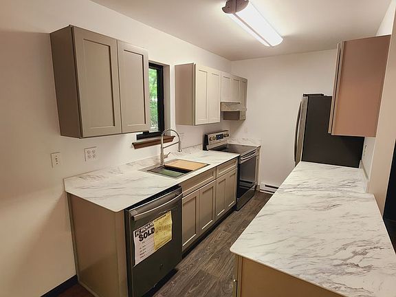 4th image of 3434 Crestwood Dr