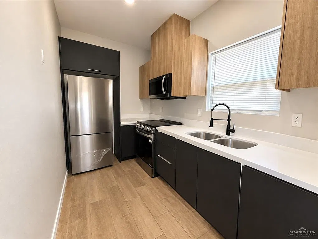 3 bed, 2.0 bath, 1088 sqft, $1,300 — Photo 4