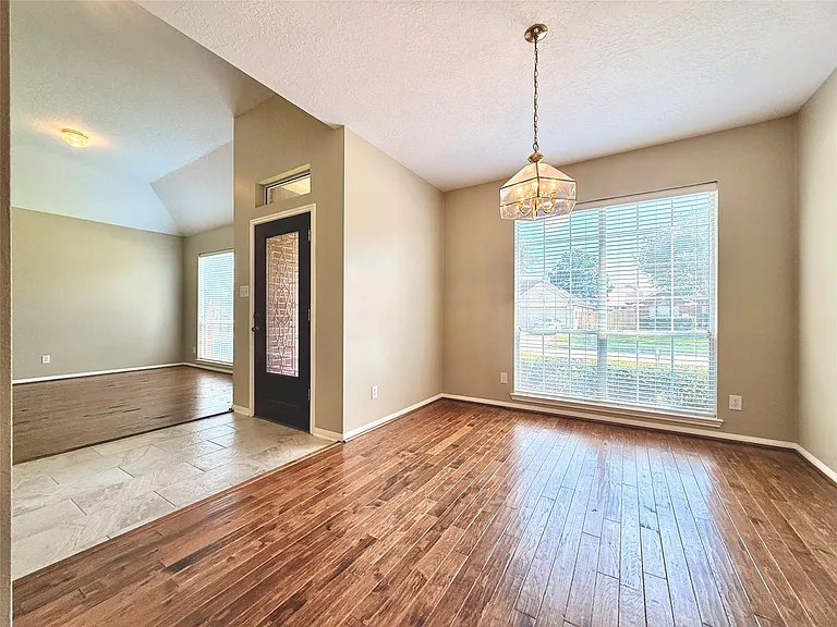 16518 Wheatmill Ct — Photo 2