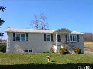 5604 Glenville Rd, Glen Rock, PA 17327
