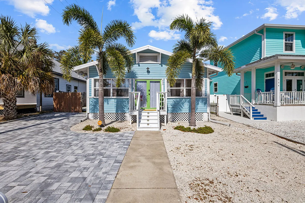 Building Photo - 633 Virginia Dr