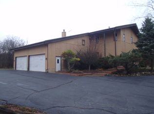 1613 S River Rd, Libertyville, IL 60048