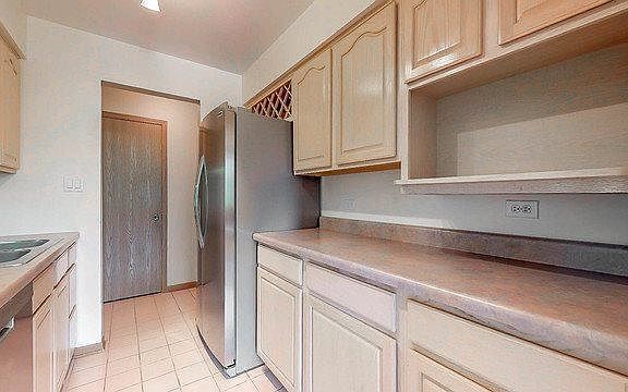 3rd image of 15801 Peggy Ln APT 7