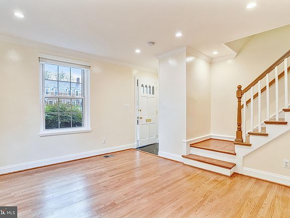 3rd image of 3512 S Stafford St