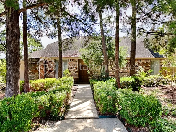 12851 Chamberlain Dr, Houston, TX 77077