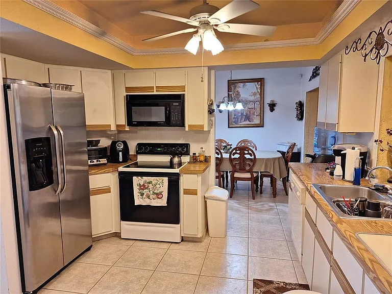2223 Tinker St — Photo 5