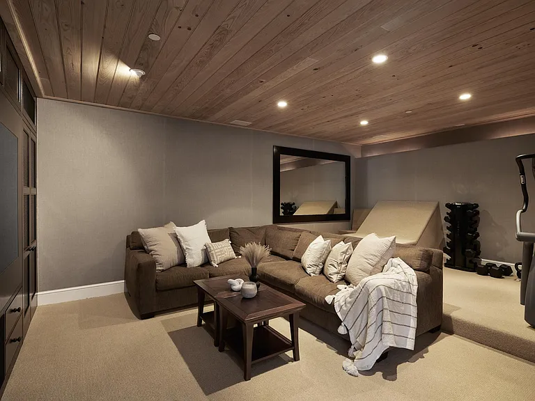 31 Bay Dr — Photo 43