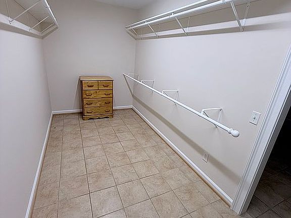 5th image of 55 Shire Dr