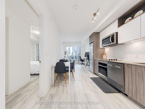 3rd image of 135 Lower Sherbourne St #2028
