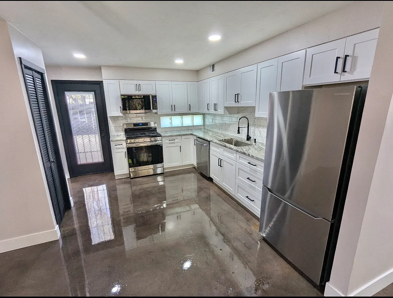 2 bed, 1020 sqft, $2,795 — Photo 3