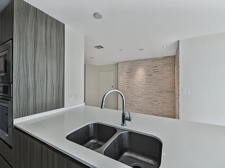600 NE 27th St #1605 — Photo 19