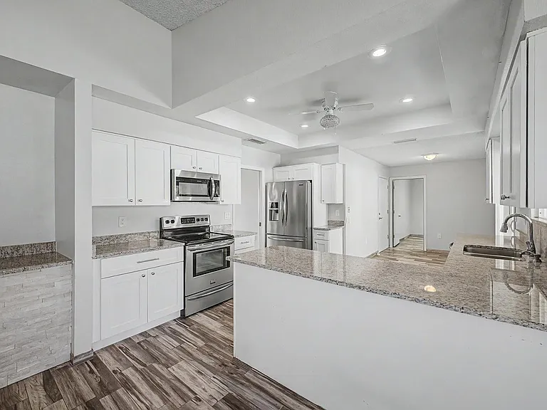 12714 W Crystal Lake Dr — Photo 2